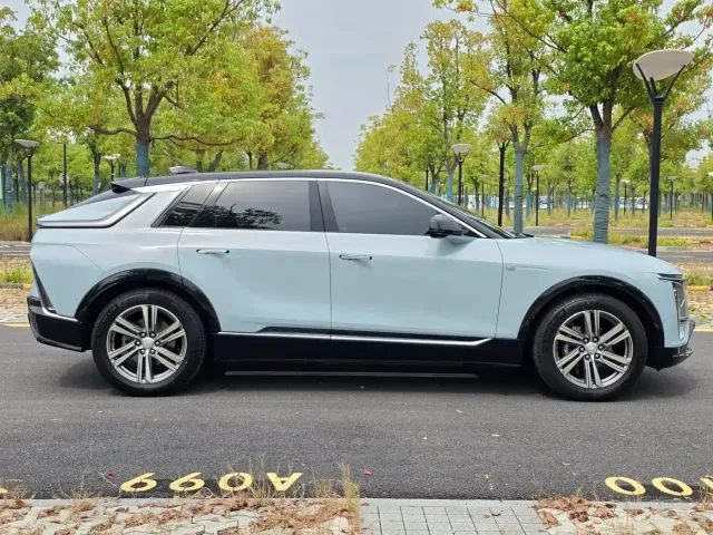 Cadillac Lyriq — Фото автомобиля 8