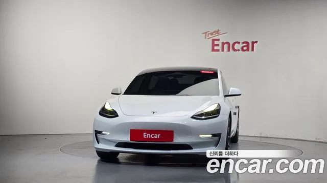Tesla Model 3 — Фото автомобиля 3