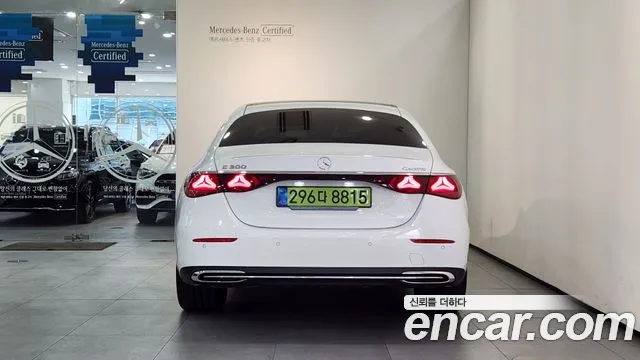 Mercedes-Benz E-Class — Фото автомобиля 4