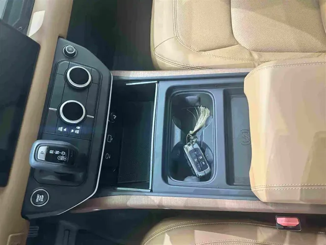 Land Rover Defender — Фото автомобиля 10