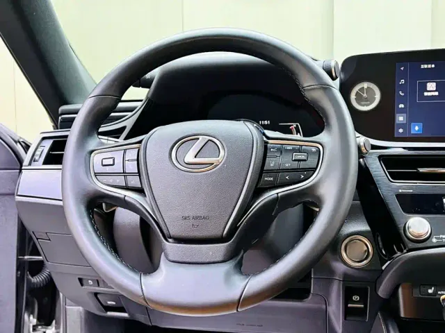 Lexus ES — Фото автомобиля 3