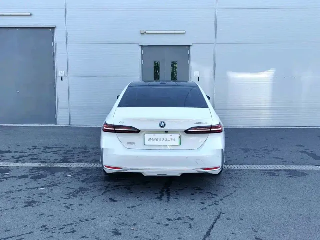 BMW i5 — Фото автомобиля 5