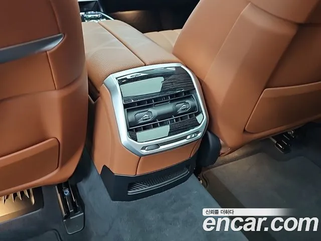 BMW 7 Series G70 — Фото автомобиля 13