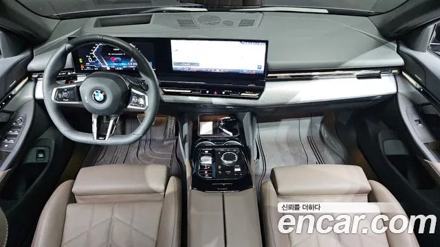 BMW 5 Series G60 — Фото автомобиля 10