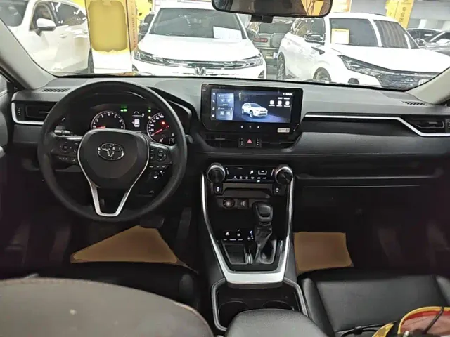 Toyota RAV4 — Фото автомобиля 9