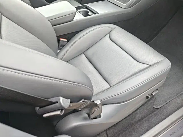 Tesla Model Y — Фото автомобиля 24