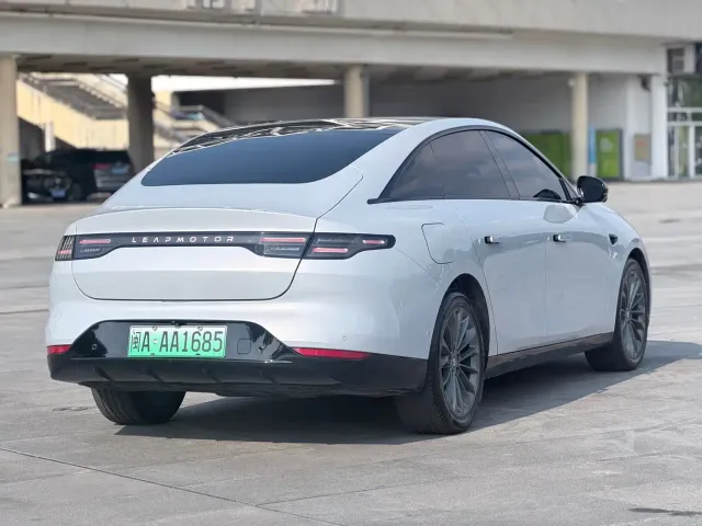 Leapmotor C01 — Фото автомобиля 7