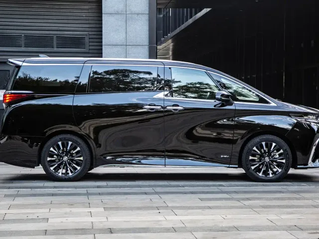 Toyota Alphard — Фото автомобиля 2