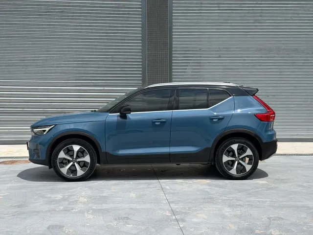 Volvo XC40 — Фото автомобиля 10