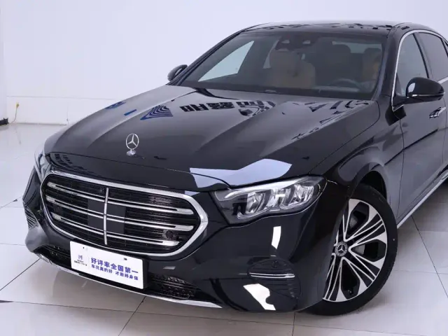 Mercedes-Benz E-Class — Фото автомобиля 3