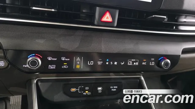 Kia Carnival Generation 4 — Фото автомобиля 23