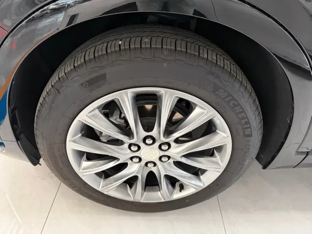 Buick Enclave — Фото автомобиля 4