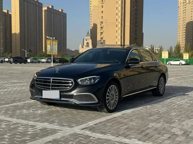 Фотография автомобиля — Mercedes-Benz E-Class