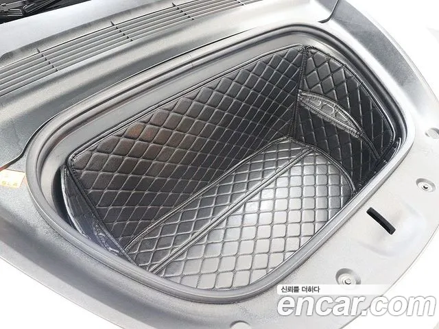 Tesla Model Y — Фото автомобиля 19
