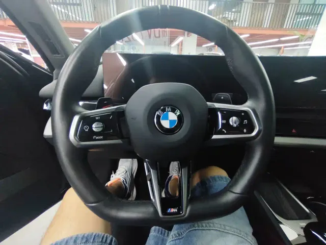 BMW 5 Series — Фото автомобиля 6