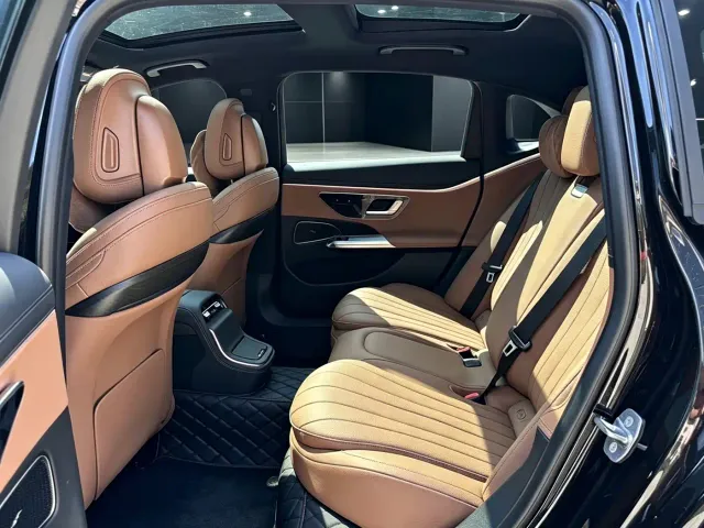 Mercedes-Benz E-Class — Фото автомобиля 6