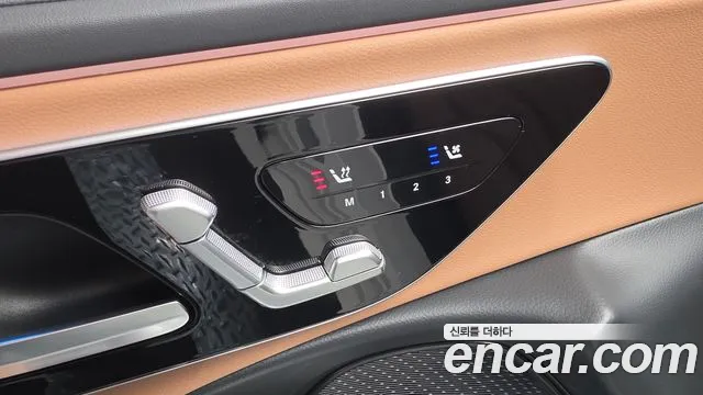 Mercedes-Benz E-Class — Фото автомобиля 24