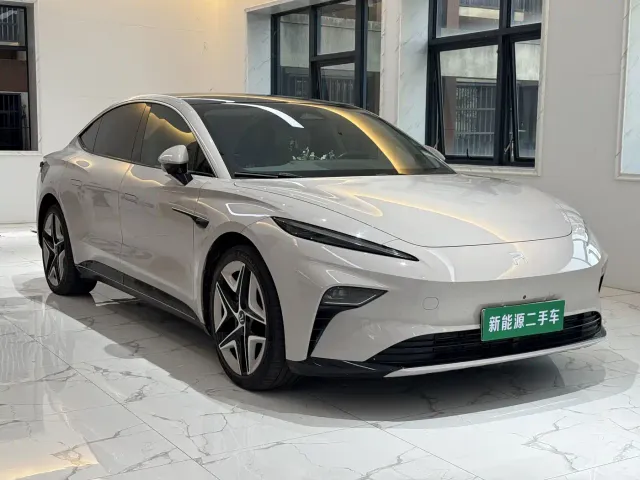 Roewe Rising Auto F7 2023 Advanced Edition — Фото автомобиля 2