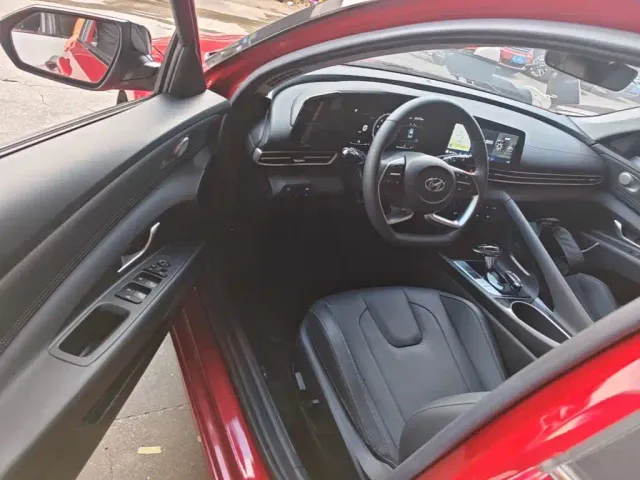Hyundai Elantra — Фото автомобиля 15