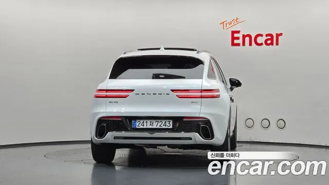 Genesis GV70 — Фото автомобиля 4