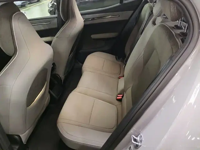 Volvo EX30 — Фото автомобиля 16
