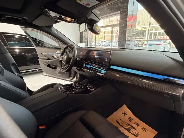 BMW i5 M60 — Фото автомобиля 8
