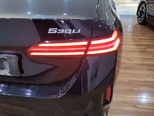 BMW 5 Series — Фото автомобиля 7