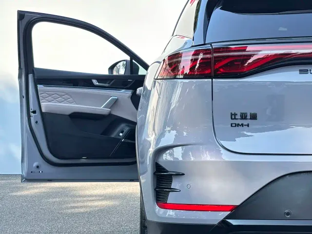 BYD Tang — Фото автомобиля 9