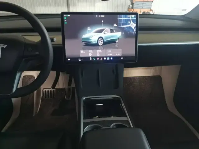 Tesla Model Y — Фото автомобиля 12
