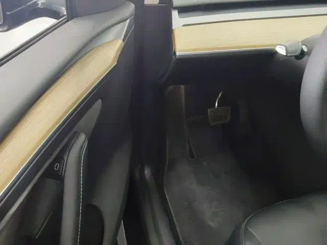 Tesla Model Y — Фото автомобиля 15