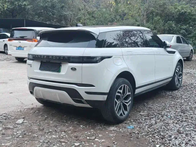 Land Rover Range Rover Evoque New Energy 2022 Range Rover Evoque L P300e Plug-in Hybrid — Фото автомобиля 5