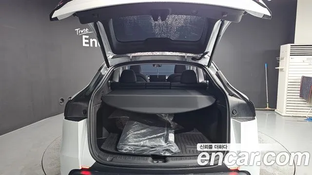 Tesla Model Y — Фото автомобиля 6