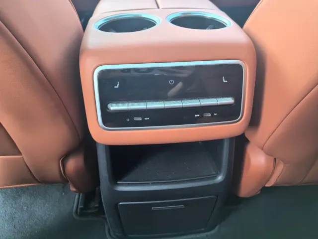Li Auto Li L8 2023 Pro — Фото автомобиля 9