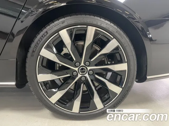 Volvo S90 — Фото автомобиля 5