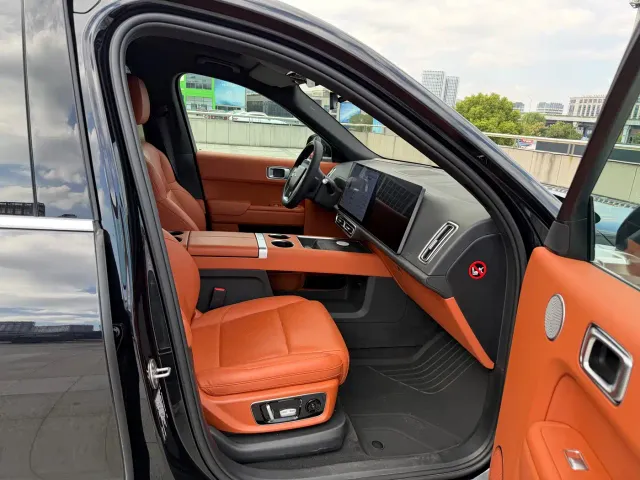 Li Auto L8 — Фото автомобиля 10