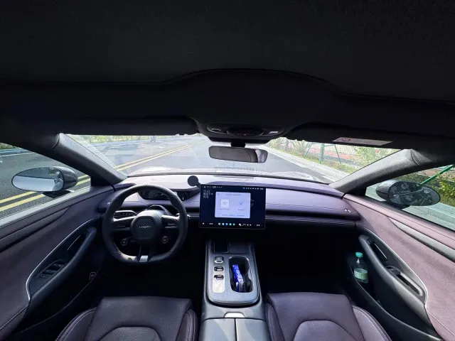 Xiaomi SU7 — Фото автомобиля 15