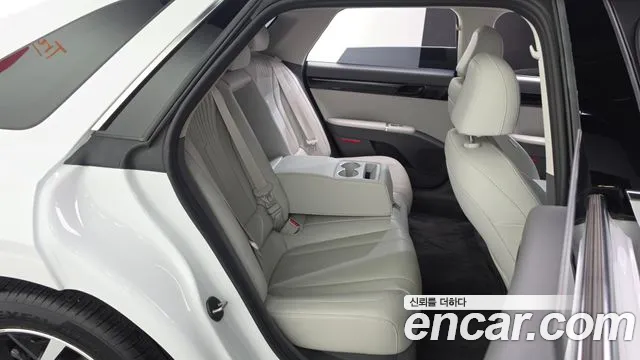Hyundai Grandeur Grandeur (GN7) 2.5 Бензин 2WD — Фото автомобиля 12
