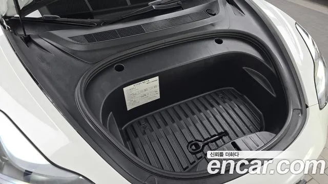 Tesla Model 3 — Фото автомобиля 6