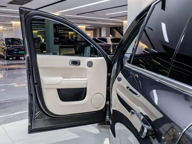 Li Auto L9 — Фото автомобиля 10