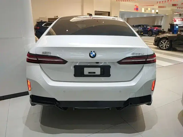 BMW 5 Series — Фото автомобиля 5