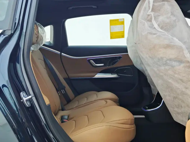 Mercedes-Benz E-Class — Фото автомобиля 12