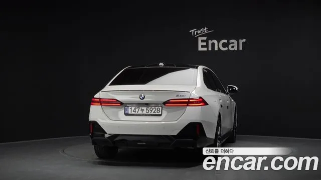 BMW 5 Series G60 — Фото автомобиля 3