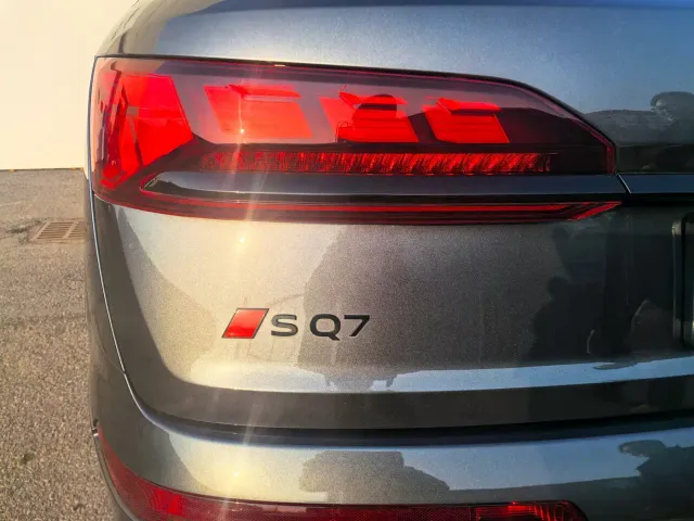 Audi SQ7 — Фото автомобиля 7