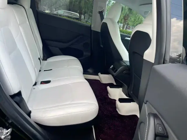 Tesla Model Y — Фото автомобиля 13