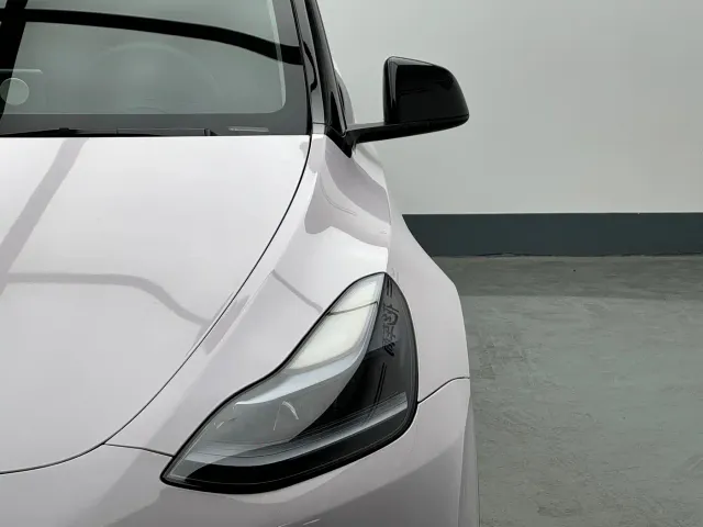Tesla Model Y — Фото автомобиля 10