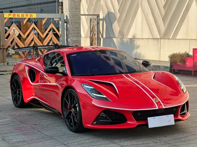 Lotus Emira — Фото автомобиля 3
