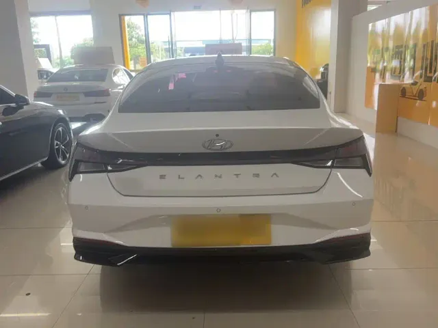 Hyundai Elantra — Фото автомобиля 10