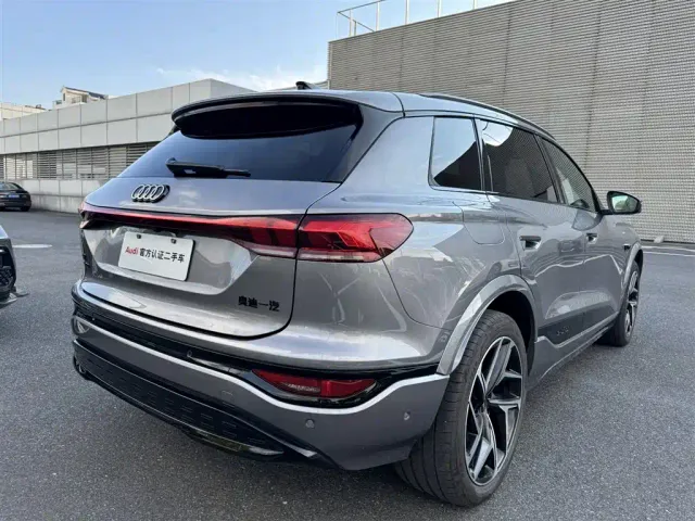 Audi Q6L e-tron — Фото автомобиля 11