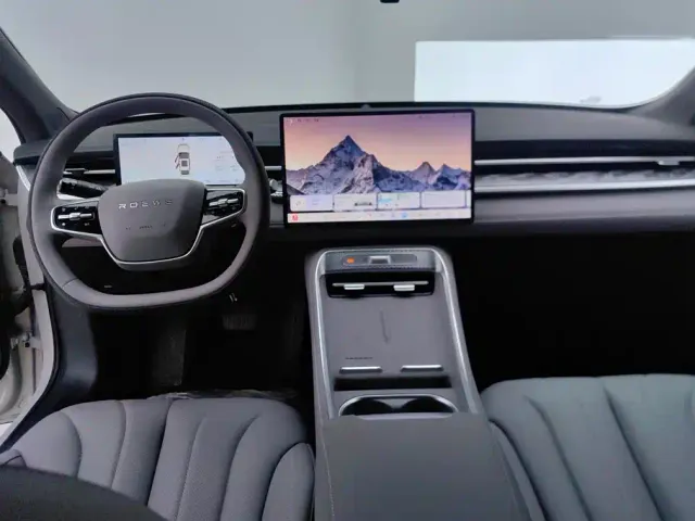 Roewe M7 DMH — Фото автомобиля 12