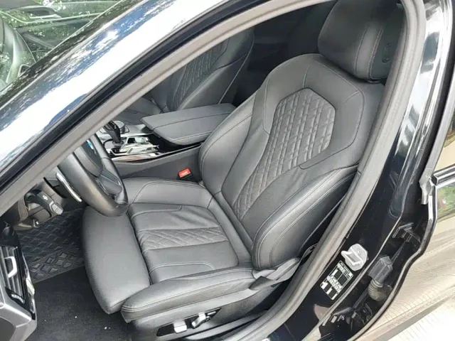 BMW 5 Series — Фото автомобиля 10